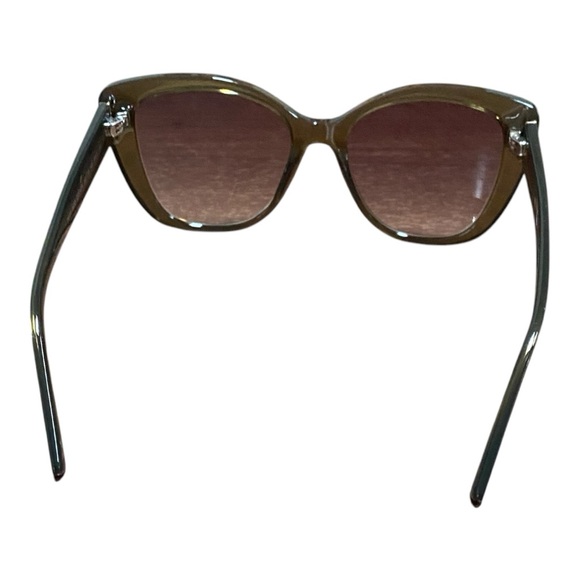 Diff Eyewear Rae Cat-Eye Sunglasses. Color: Olive - Picture 3 of 4